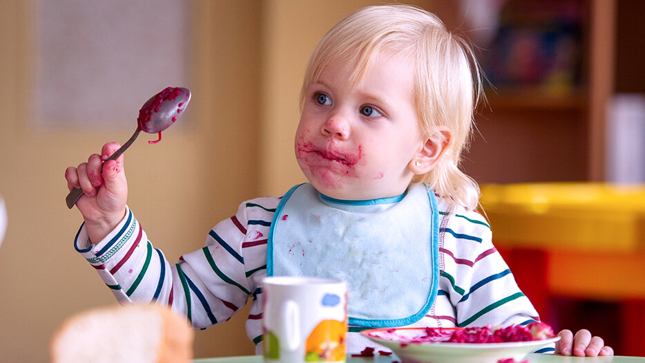 Alimentazione bambino 2 anni, indicazioni per la crescita - Metadieta